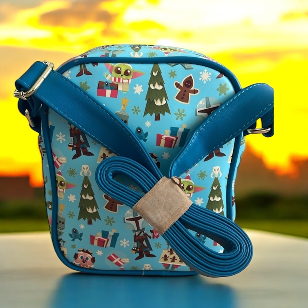 New Loungefly Star Wars The Mandalorian Cute Icons Crossbody Bag Snack P… - Picture 4 of 4